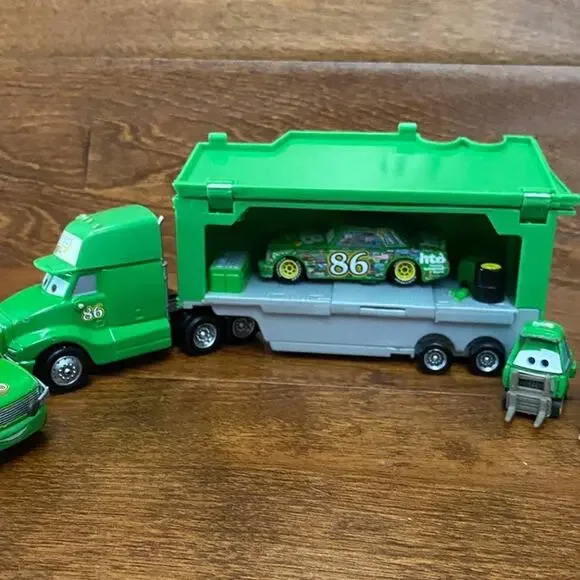DISNEY PIXAR Cars Chick Hicks HTB 86 Semi Hauler Pit Crew Diecast Set - Picture 7 of 12